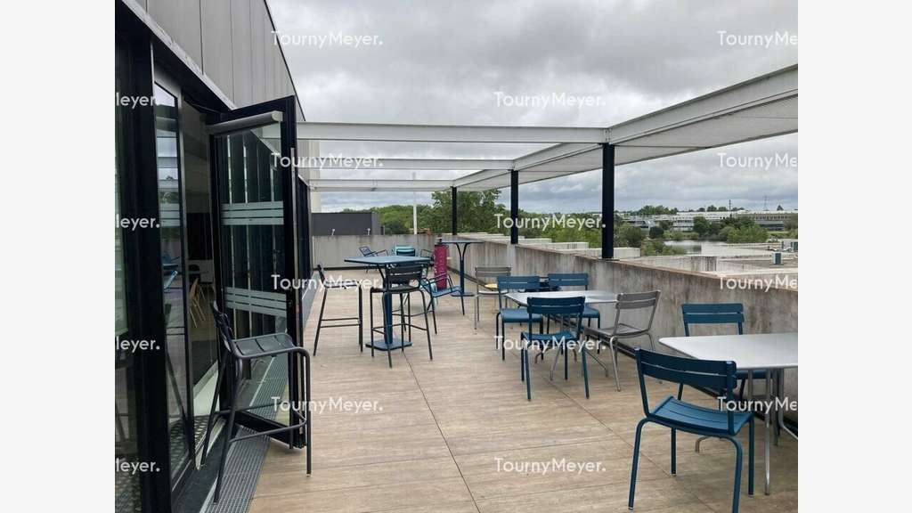 A louer bureaux de 2377m² à Mérignac av Kénnedy
