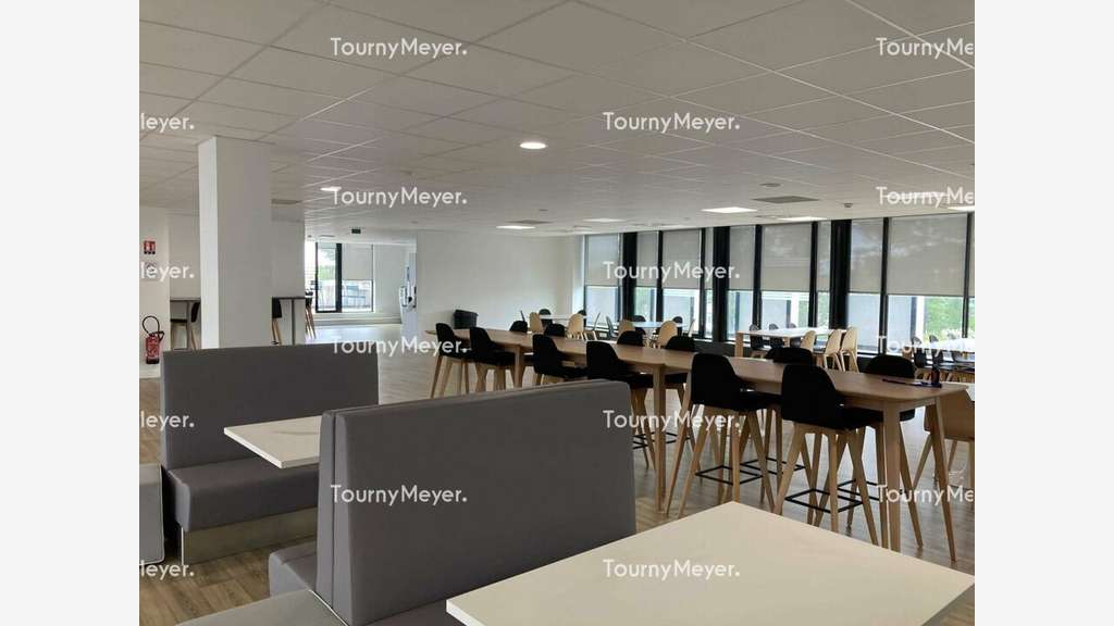 A louer bureaux de 2377m² à Mérignac av Kénnedy