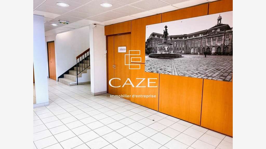 Bureau 179m² R+1 à louer Mérignac proche tramway