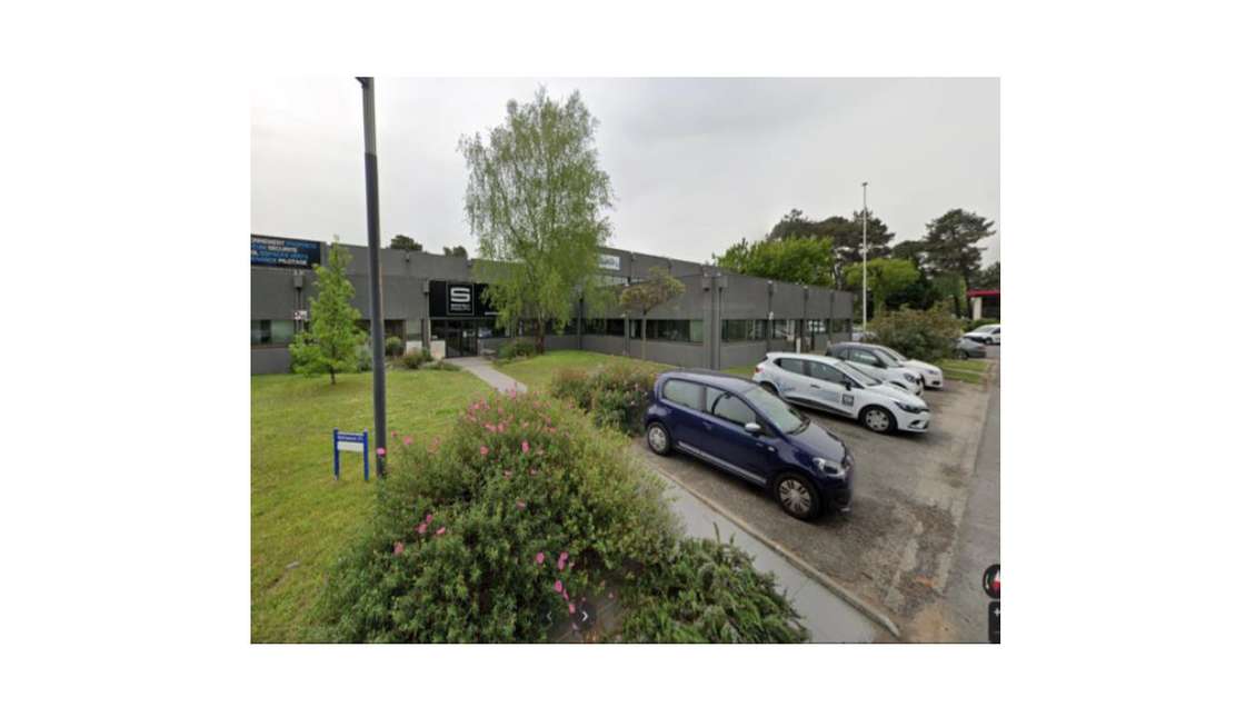 A louer bureaux 180m² RDC à Mérignac sortie11 