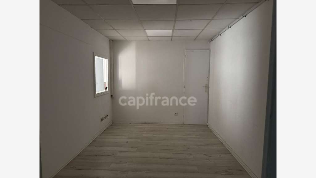 Cellule d'activités 544m² à louer à Messein