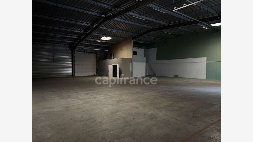 Cellule d'activités 544m² à louer à Messein