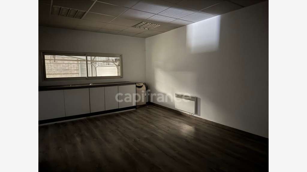 Cellule d'activités 544m² à louer à Messein