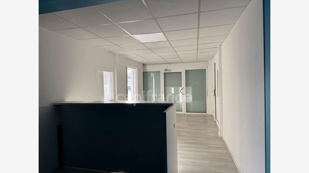 Cellule d'activités 544m² à louer à Messein