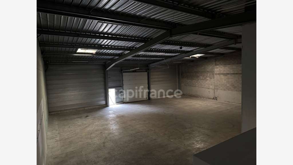 Cellule d'activités 544m² à louer à Messein