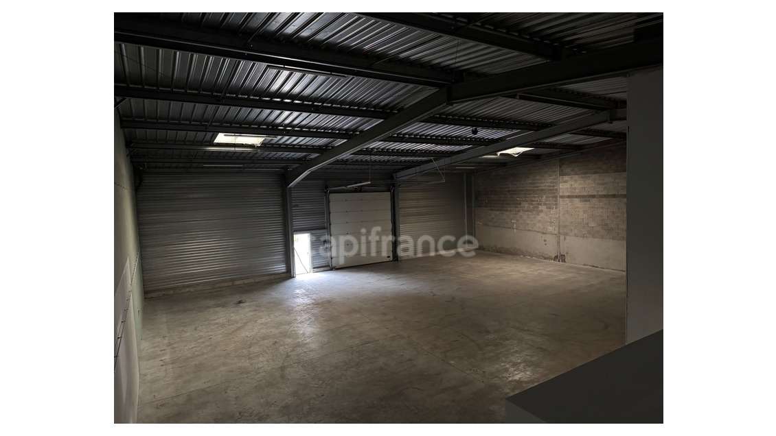 Cellule d'activités 544m² à louer à Messein