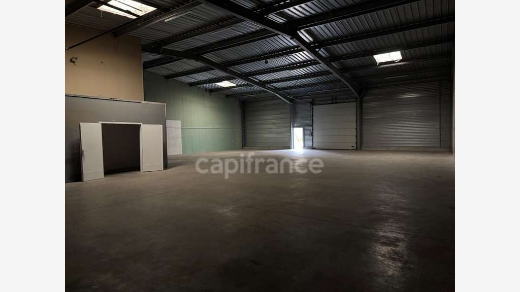 Cellule d'activités 544m² à louer à Messein