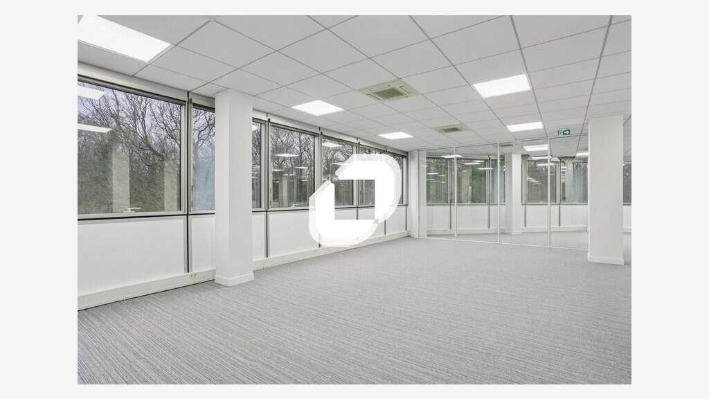 A louer Bureaux 1100m² Meudon la foret