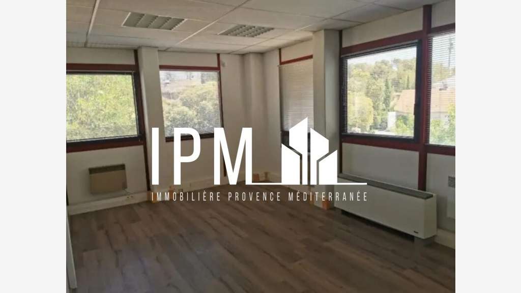 Bureaux à louer de 121m² à Meyreuil