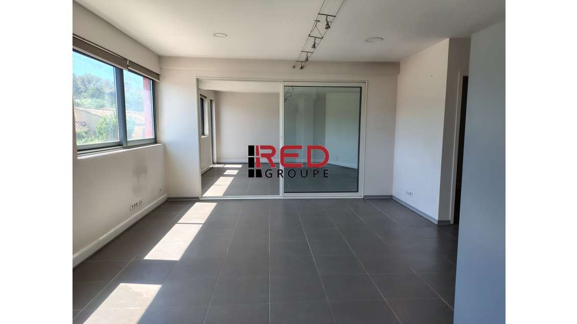 A louer bureaux libres au canet de Meyreuil