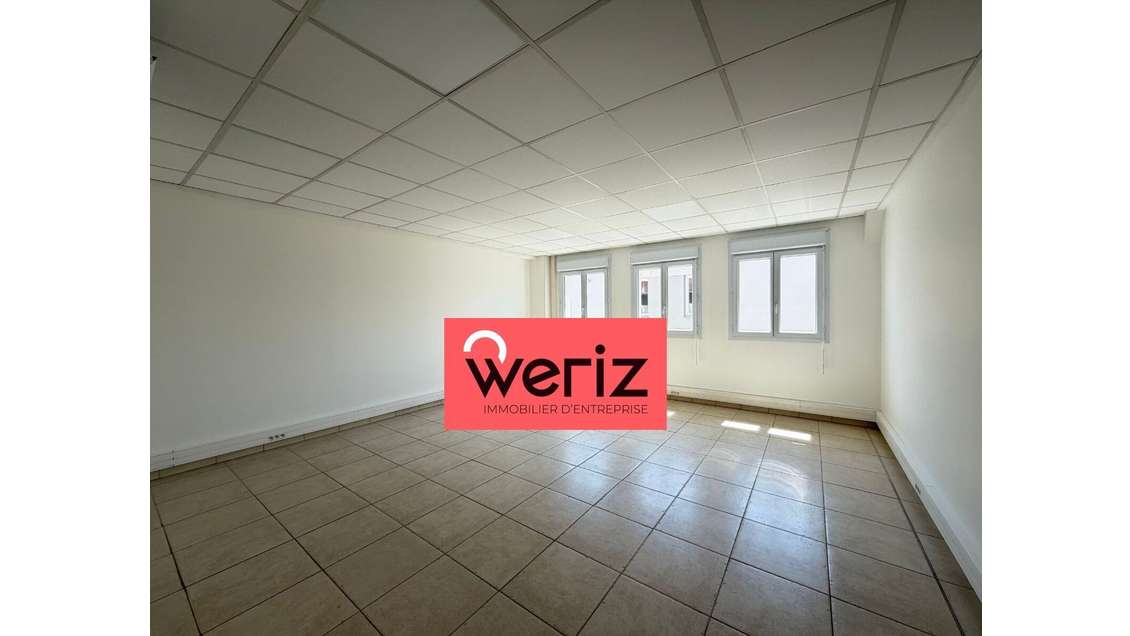 Bureaux rénovés 102m² R+1 à louer Meyreuil