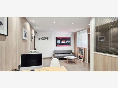 Local pro 74m² lumineux avec parkings à Meyreuil