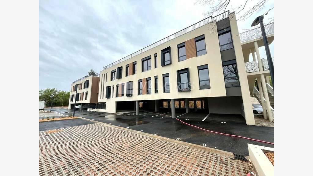 Bureaux neufs à partir de 200m² à louer à Meyreuil