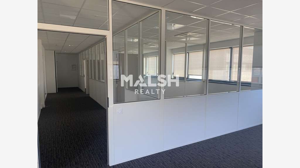 Bureaux à louer 242m² divisibles à Meyzieu