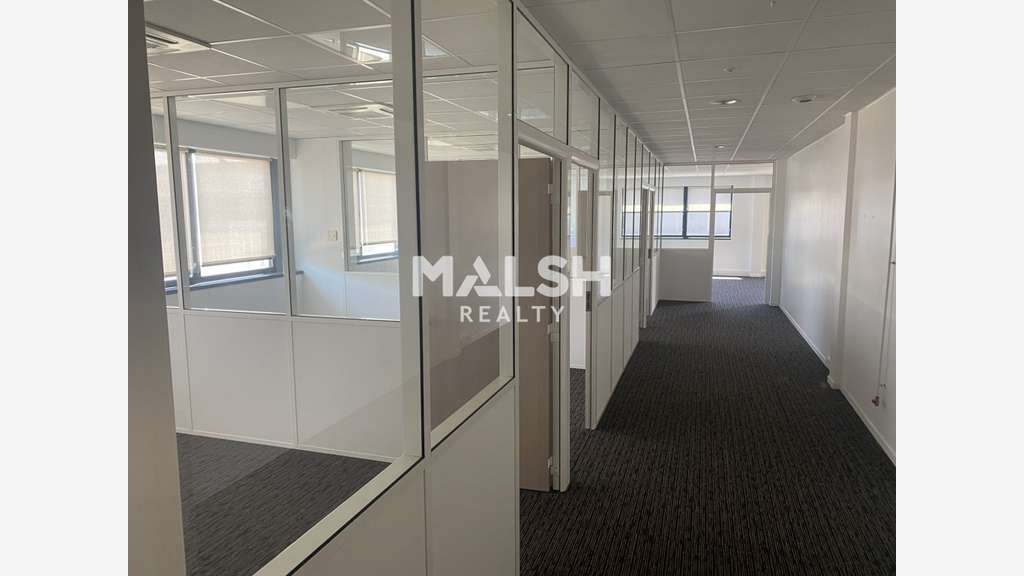 Bureaux à louer 242m² divisibles à Meyzieu