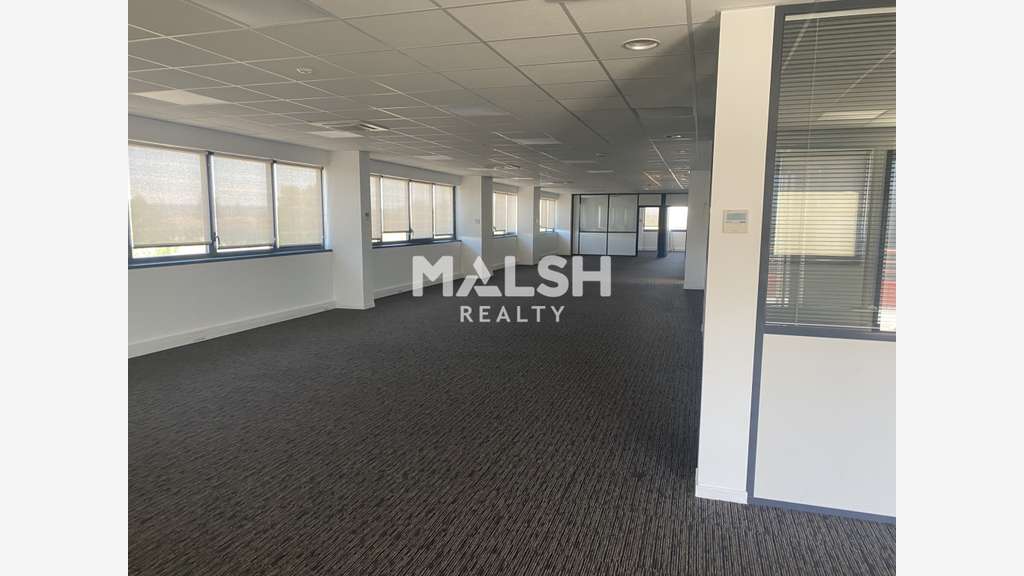 Bureaux à louer 242m² divisibles à Meyzieu