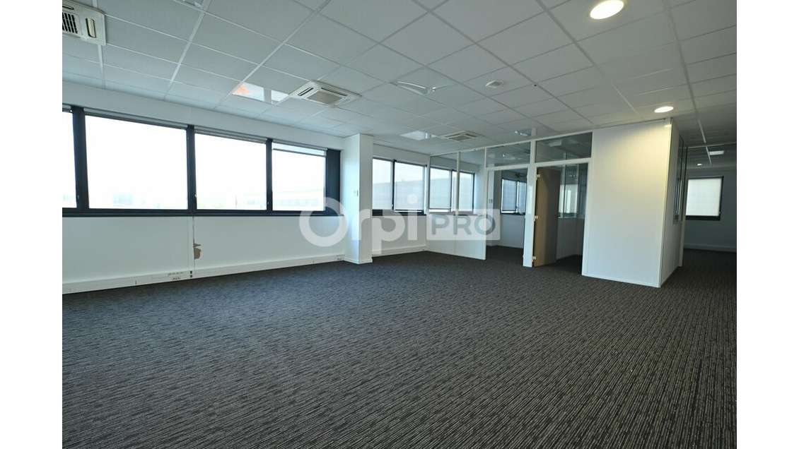 Bureaux de 115m² à louer à Meyzieu