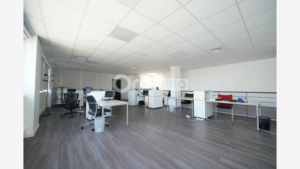 Bureaux de 115m² à louer à Meyzieu
