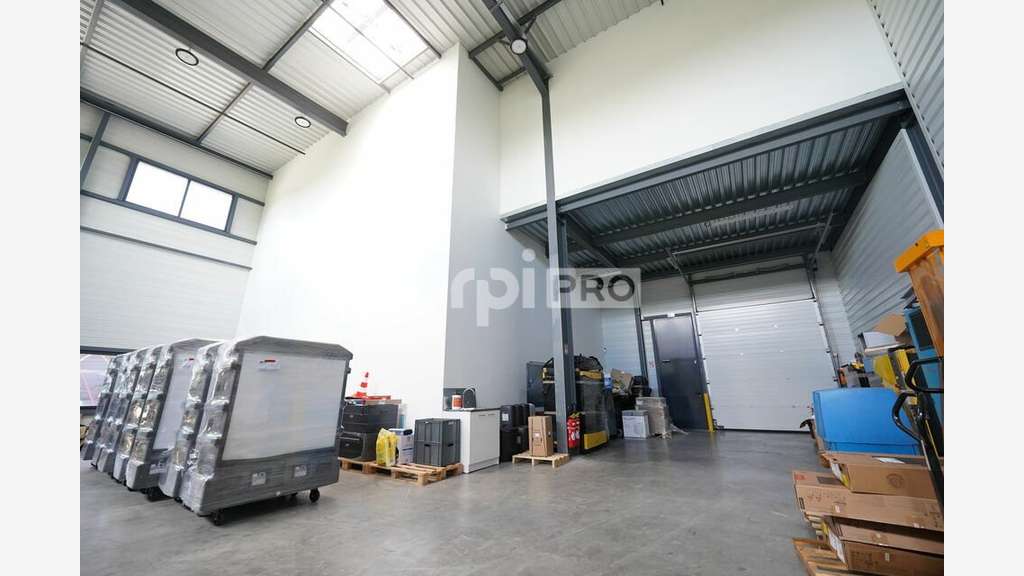 Bureaux de 115m² à louer à Meyzieu