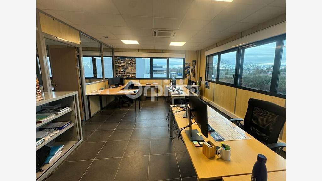 Bureaux à louer 222m² à Meyzieu