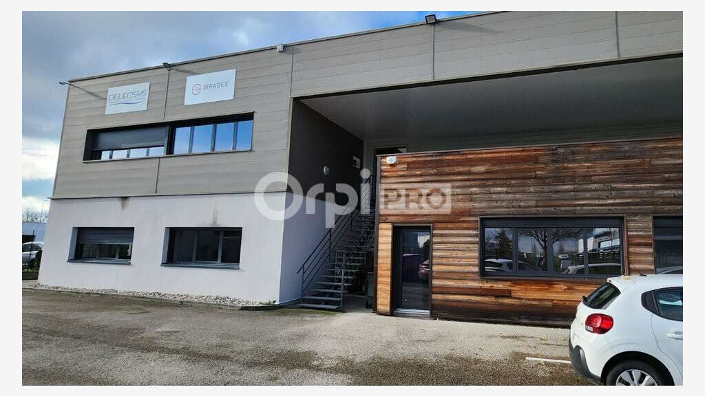 Bureaux à louer 222m² à Meyzieu