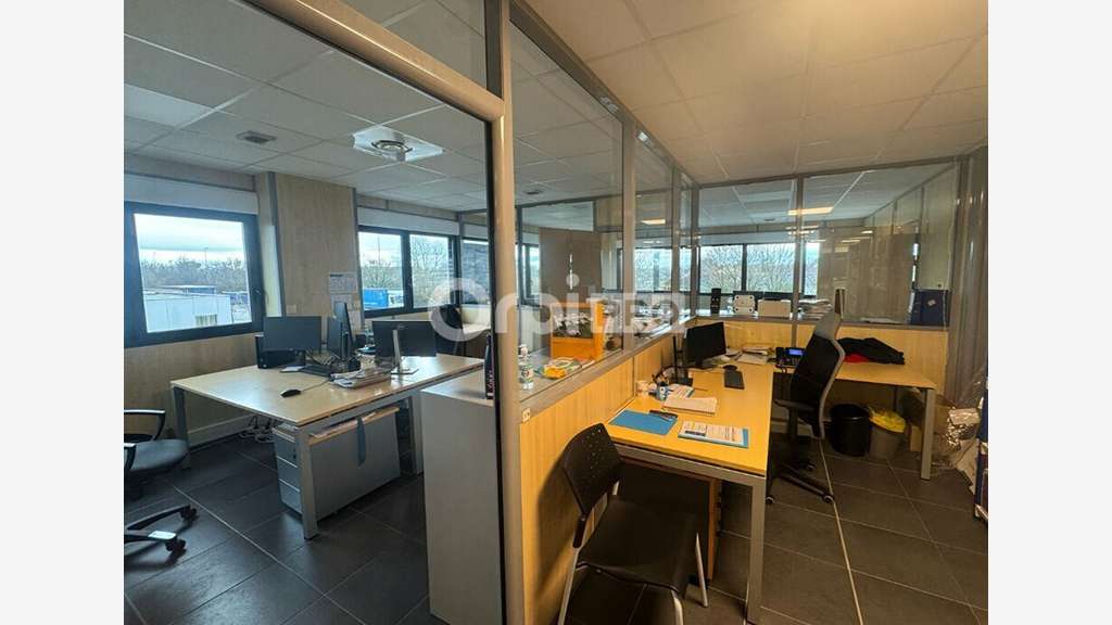 Bureaux à louer 222m² à Meyzieu