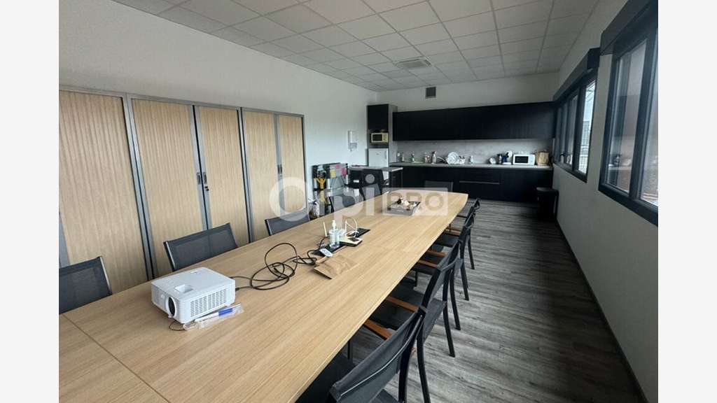 Bureaux à louer 222m² à Meyzieu