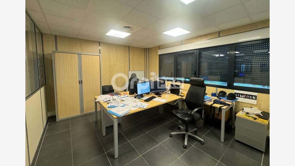 Bureaux à louer 222m² à Meyzieu