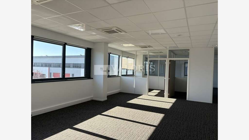 Bureaux 115m² à louer ZAC des Gaulnes à Meyzieu