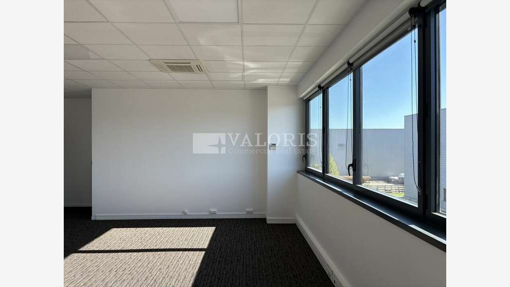 Bureaux 115m² à louer ZAC des Gaulnes à Meyzieu