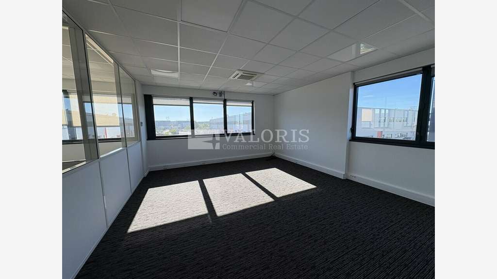 Bureaux 115m² à louer ZAC des Gaulnes à Meyzieu