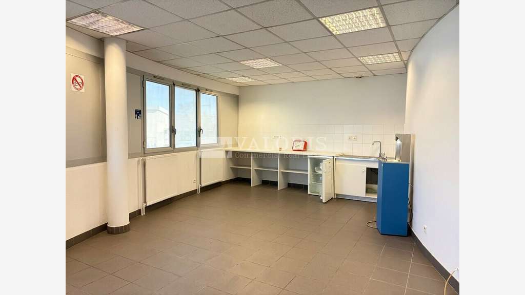Bureaux 421m² RDC et R+1 à louer à Meyzieu 