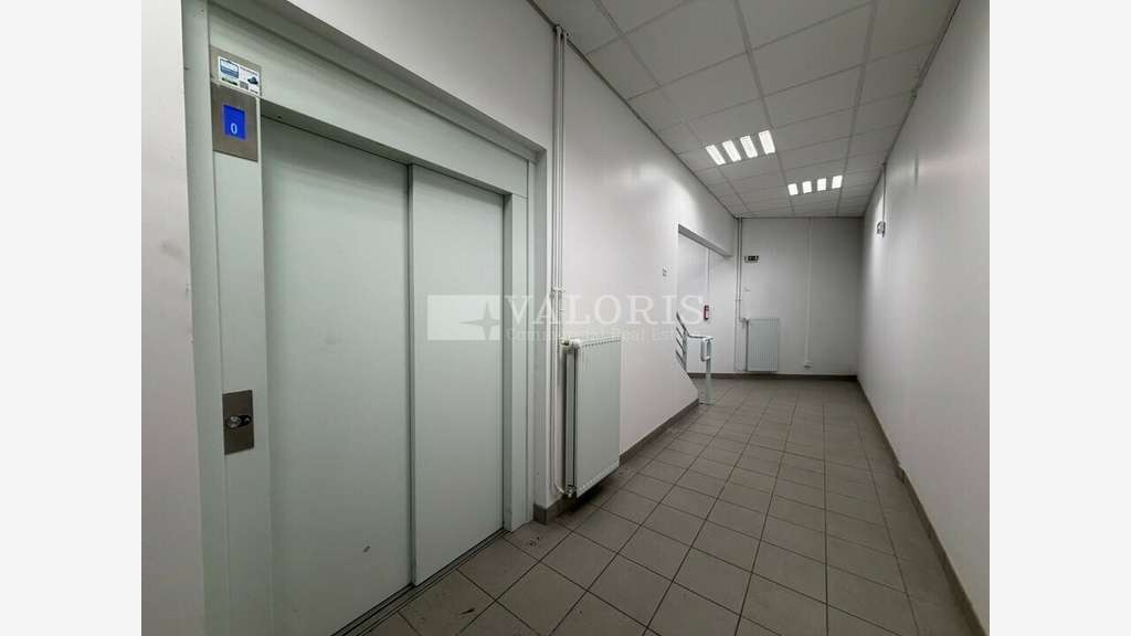Bureaux 421m² RDC et R+1 à louer à Meyzieu 