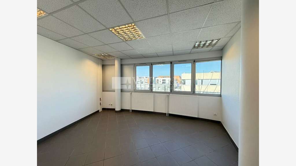 Bureaux 421m² RDC et R+1 à louer à Meyzieu 