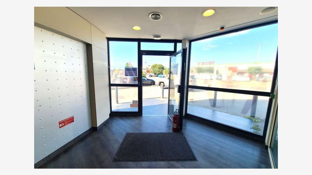 Bureaux 165m² à louer à l'entrée de Mèze