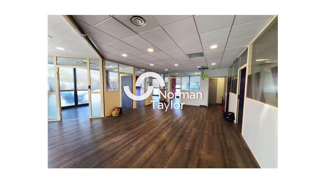 Bureaux 165m² à louer à l'entrée de Mèze