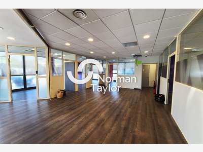 Bureaux 165m² à louer à l'entrée de Mèze