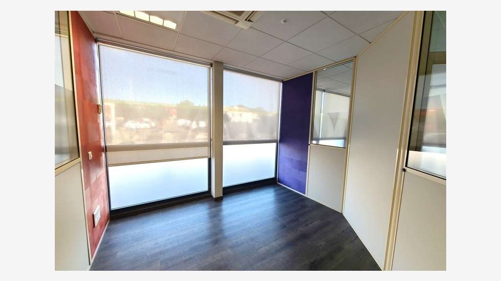 Bureaux 165m² à louer à l'entrée de Mèze