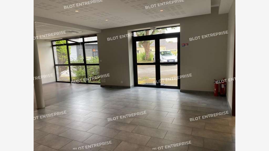 A louer bureaux de 102m² à Miniac-Morvan