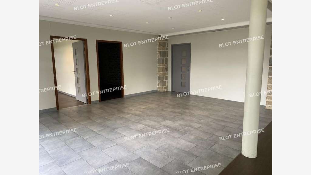 A louer bureaux de 102m² à Miniac-Morvan