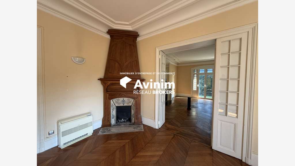 A louer manoir de prestige usage mixte Mitry-Mory