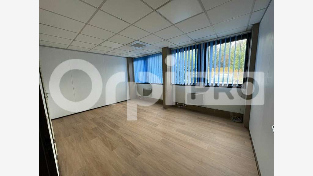 Bureaux 214m² à louer à Moissy-Cramayel