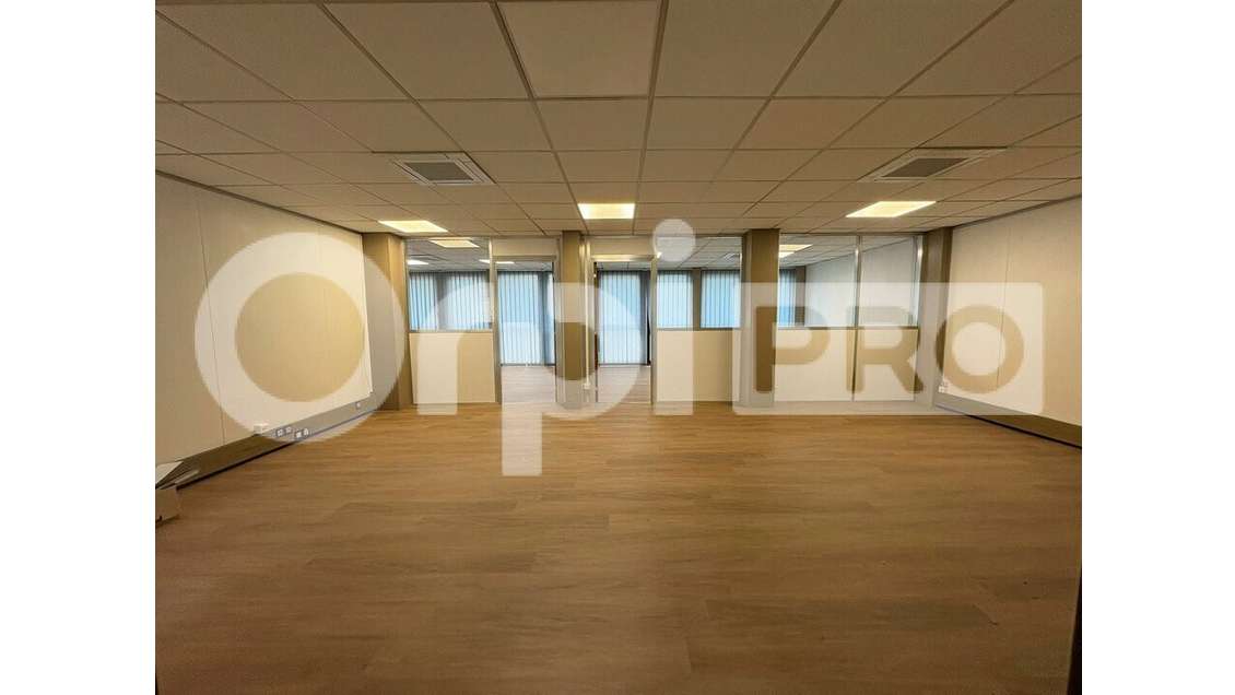 Bureaux 214m² à louer à Moissy-Cramayel