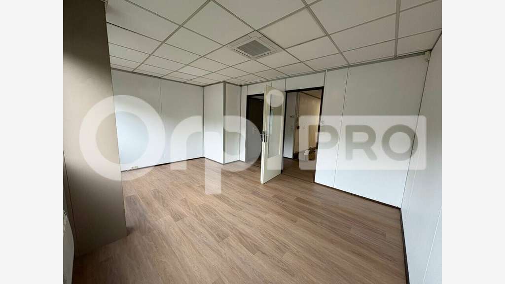 Bureaux 214m² à louer à Moissy-Cramayel