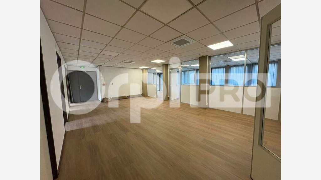 Bureaux 214m² à louer à Moissy-Cramayel