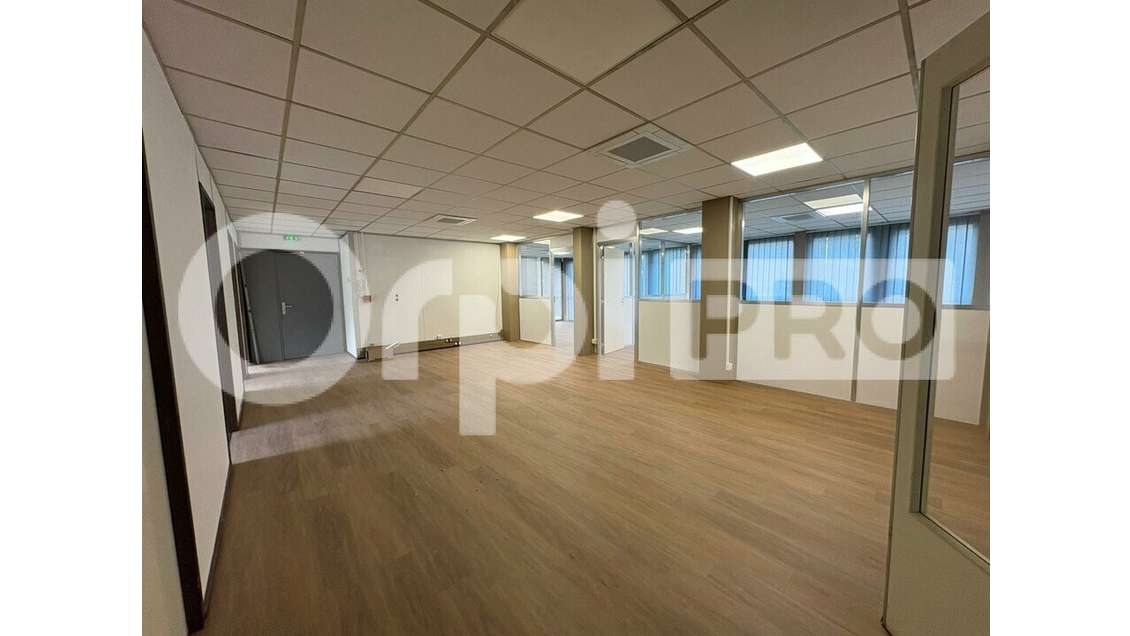 Bureaux 214m² à louer à Moissy-Cramayel