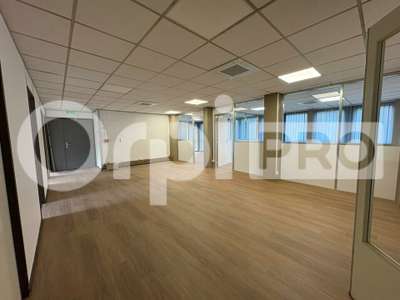 Bureaux 214m² à louer à Moissy-Cramayel