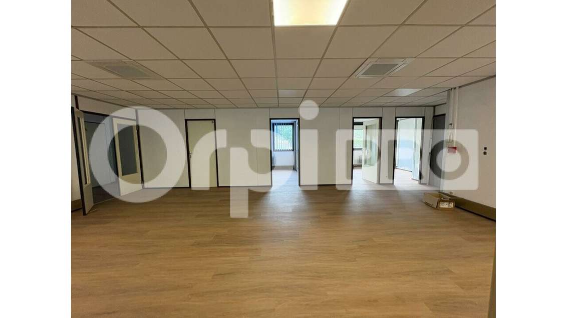 Bureaux 214m² à louer à Moissy-Cramayel