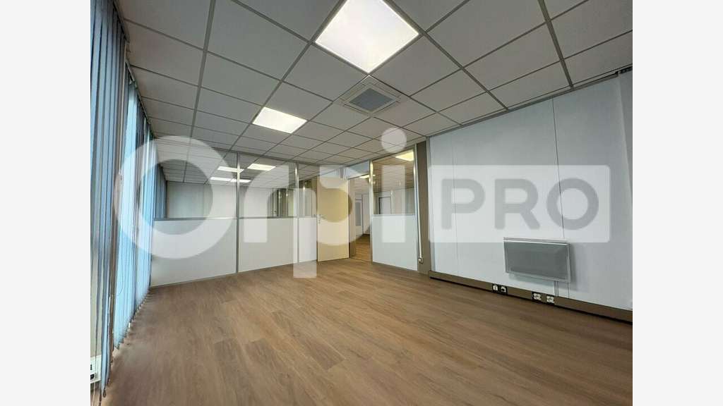 Bureaux 214m² à louer à Moissy-Cramayel