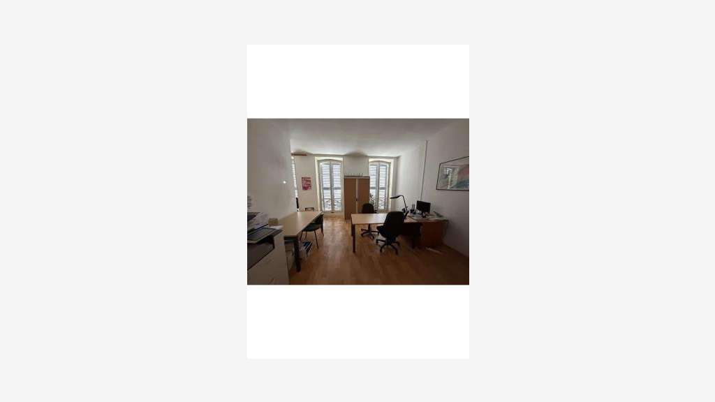 A louer bureau 145m² R+1 à Avignon Montfavet